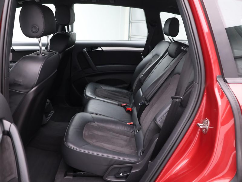 Audi Q7 3,0 TDI 150kW S-line CZ DPH - fotka 15 z 33