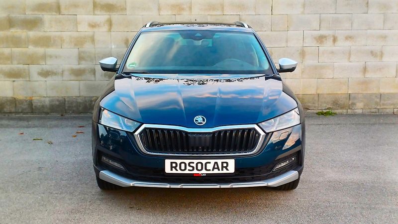 Škoda Octavia SCOUT TSI 4x4-WEBA-PANO-HUD-TZ - fotka 2 z 50