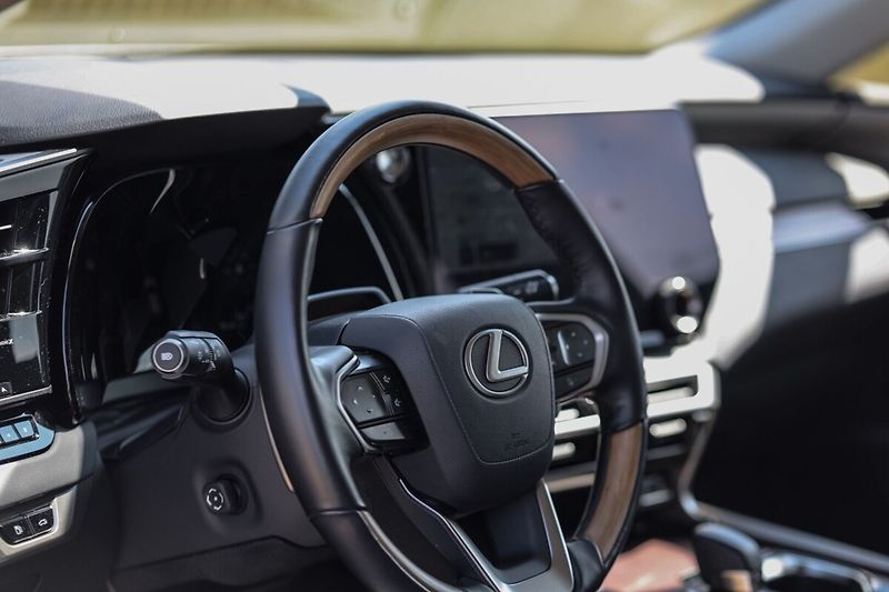 Lexus RX 450h plus 450H+ 2,5 PHEV LUXURY, TAŽNÉ Z - fotka 11 z 33