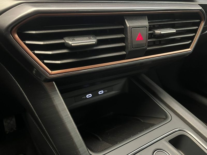 Cupra Formentor 2.0 TSi 140kW DSG 4x4 ČR 1.maj - fotka 24 z 87