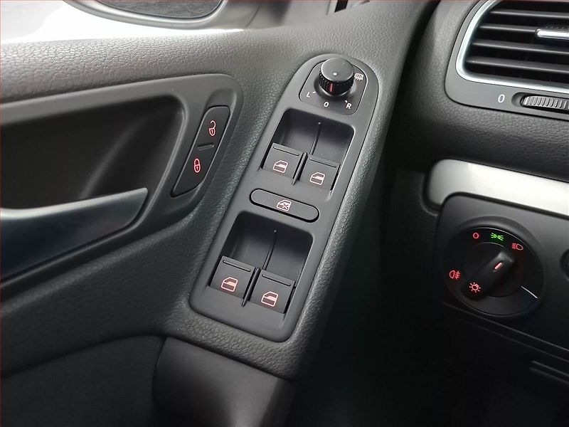 Volkswagen Golf (2011) 1.2 TSI, Automat, Tempomat - fotka 17 z 17