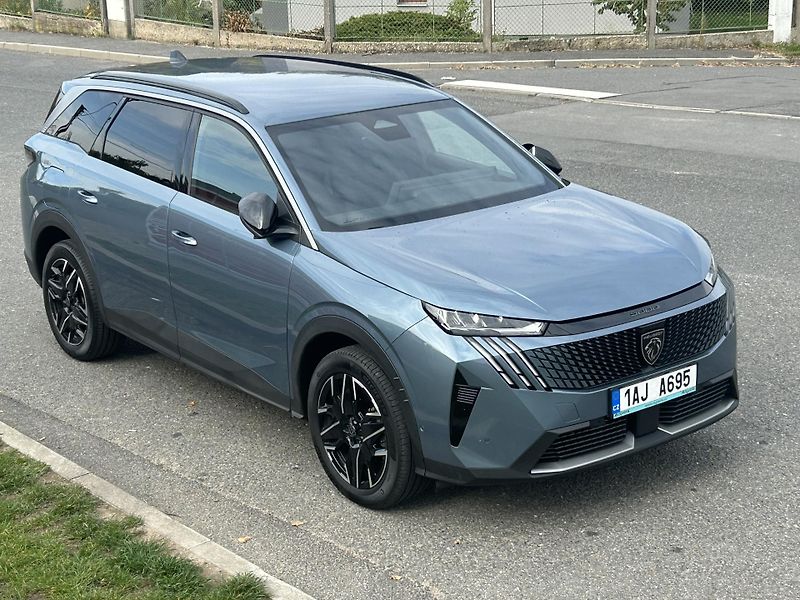 Peugeot 5008 (2025) ALLURE hybrid eDCS6 7míst 1maj - fotka 7 z 36