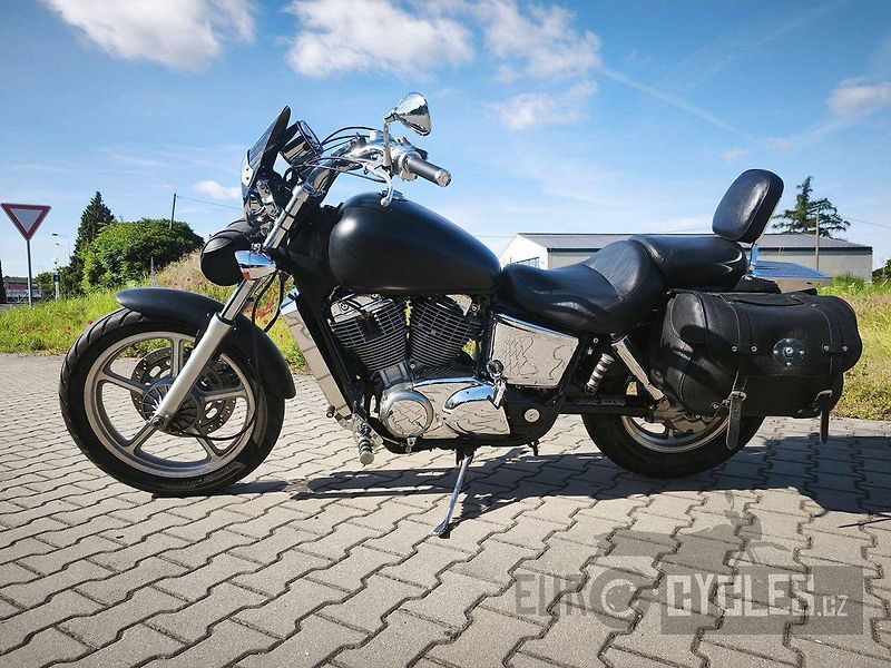 Honda VT 1100 C Shadow (2001) - fotka 7 z 11