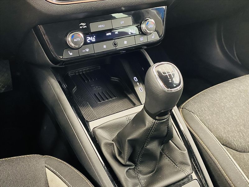 Škoda Scala 1,0 TSI 85kW Selection - fotka 17 z 25