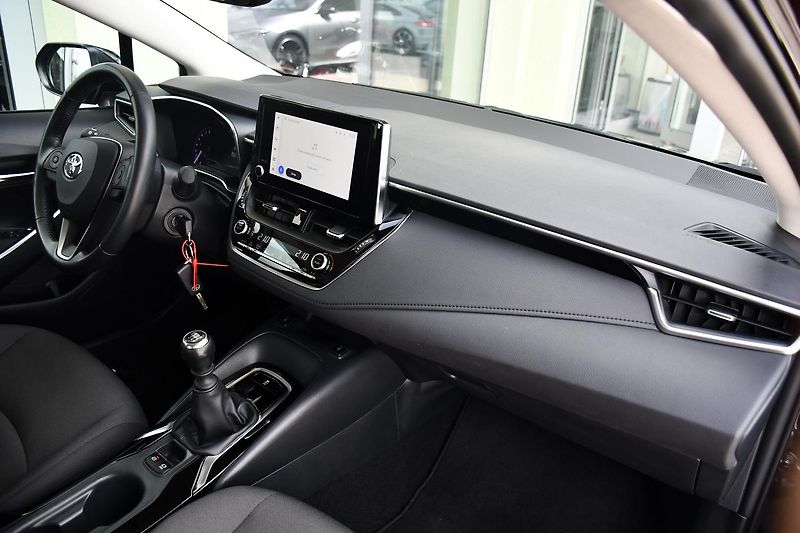 Toyota Corolla 1.5VVT-i 1M 2xKOLA  - fotka 20 z 36