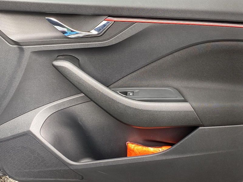 Škoda Kamiq (2022) 1.0 TSI DSG Monte Carlo - fotka 27 z 38