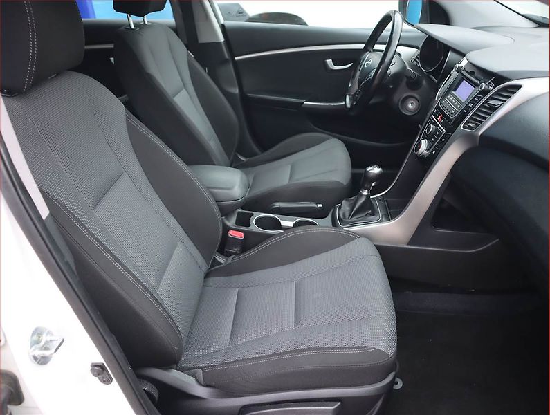 Hyundai i30 (2016) 1.4 CVVT, Tempomat - fotka 9 z 17