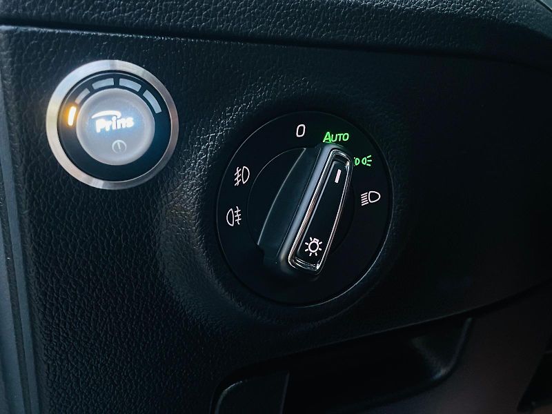 Škoda Superb 1.4TSI 4x4 MANUÁL VÝHŘEV TAŽNÉ - fotka 39 z 45