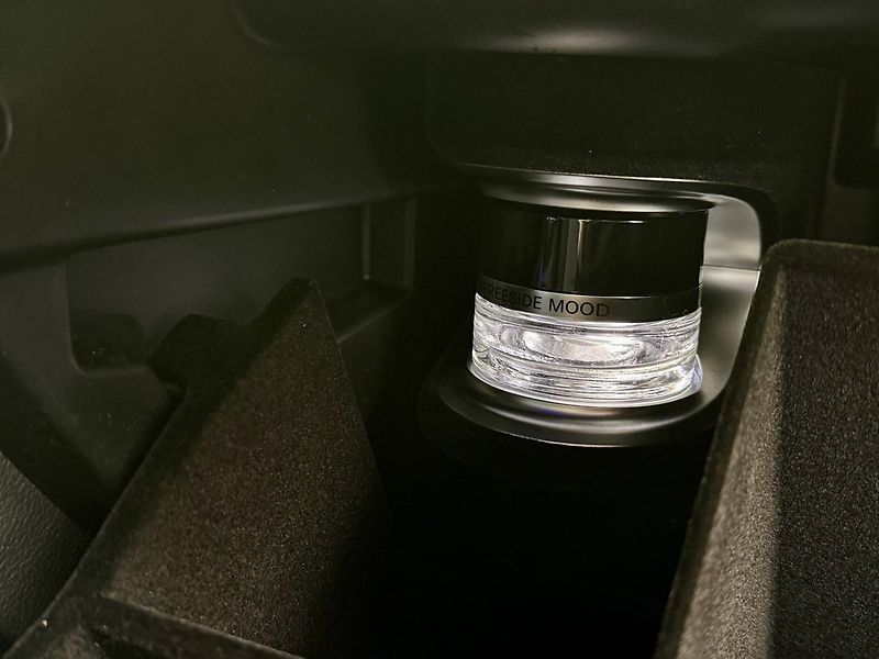 Mercedes-Benz GLC (2023) 300 e 4MATIC SUV - fotka 41 z 48