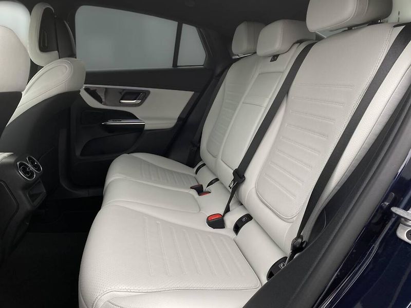 Mercedes-Benz GLC (2024) 300 de 4MATIC kupé - fotka 11 z 29