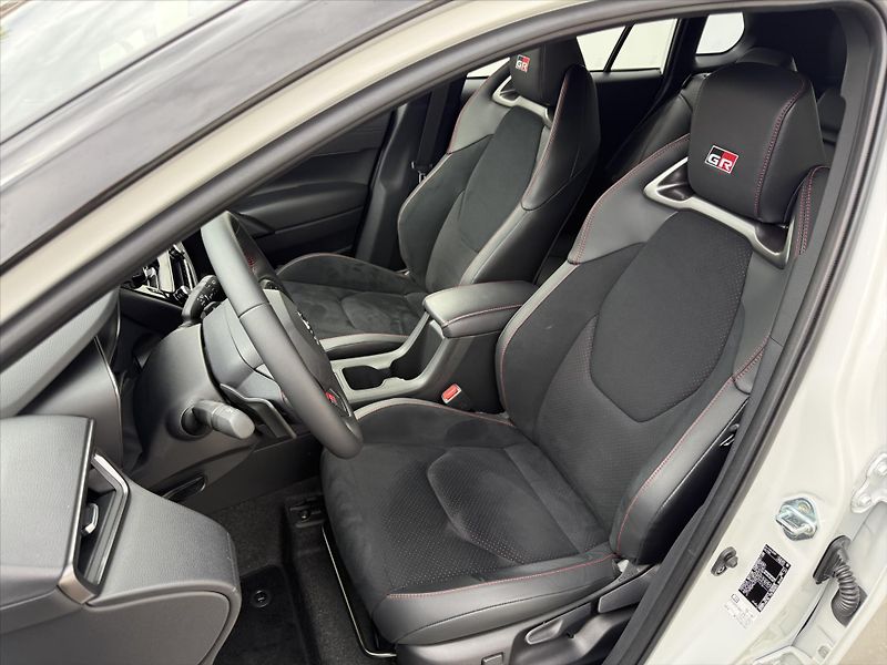 Toyota Corolla Cross 2,0 GR sport, Hybrid - fotka 10 z 24
