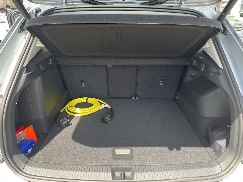 Volkswagen Tiguan People 1,5 TSI 150 kW eHybrid - fotka 22 z 24