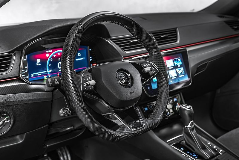Škoda Superb Sportline - fotka 15 z 25