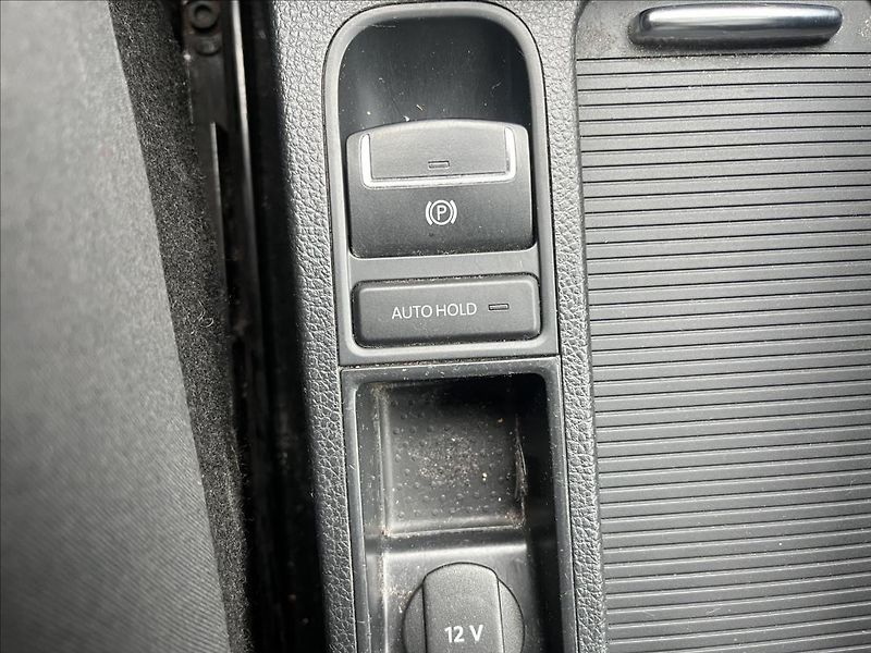 Volkswagen Sharan 2,0 TDi DSG 130KW KLIMA SERVIS - fotka 22 z 38