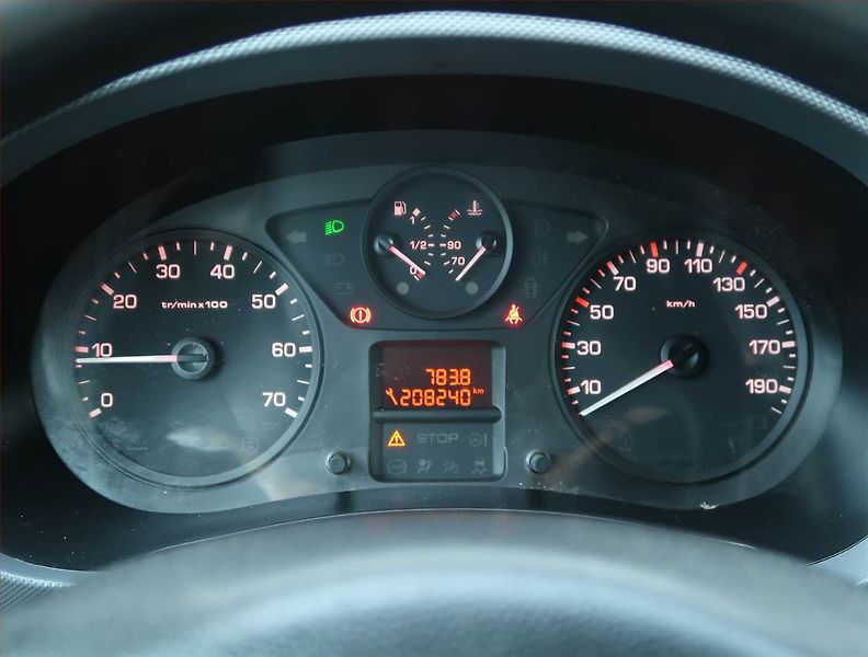 Peugeot Partner (2017) 1.6 HDi, ČR - fotka 10 z 12