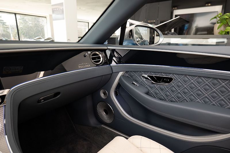 Bentley Continental GTC V8 Mulliner - fotka 15 z 24