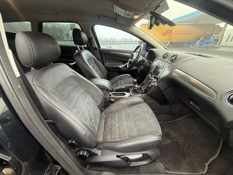 Ford Mondeo 2,0 TDCI GHIA KOMBI - fotka 12 z 17