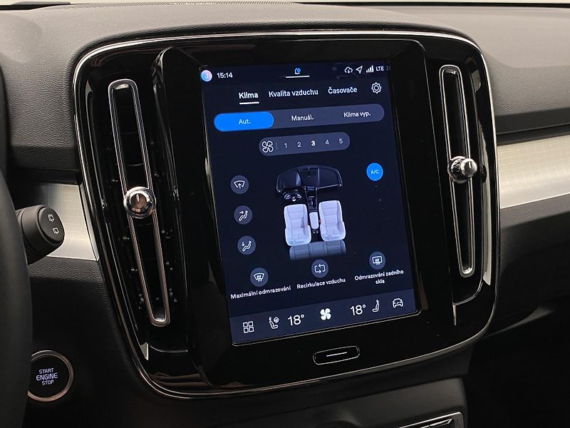 Volvo XC40 B3 AUT DARK PLUS - fotka 39 z 62