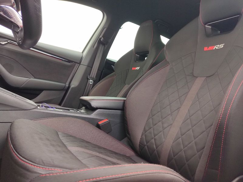 Škoda Octavia (2023) Combi RS 2,0 Tdi 147 Kw 4x4 DS - fotka 26 z 38