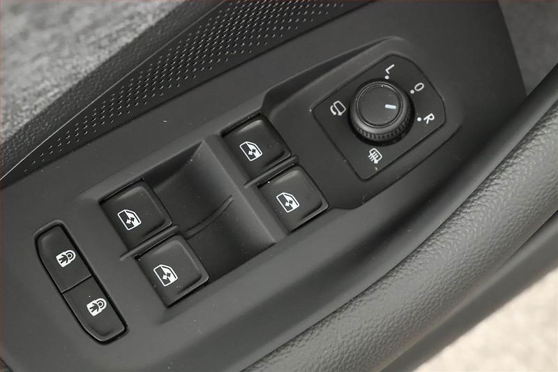 Škoda Superb (2025) 2.0 TDI, SELECTION, KAMERA - fotka 9 z 20