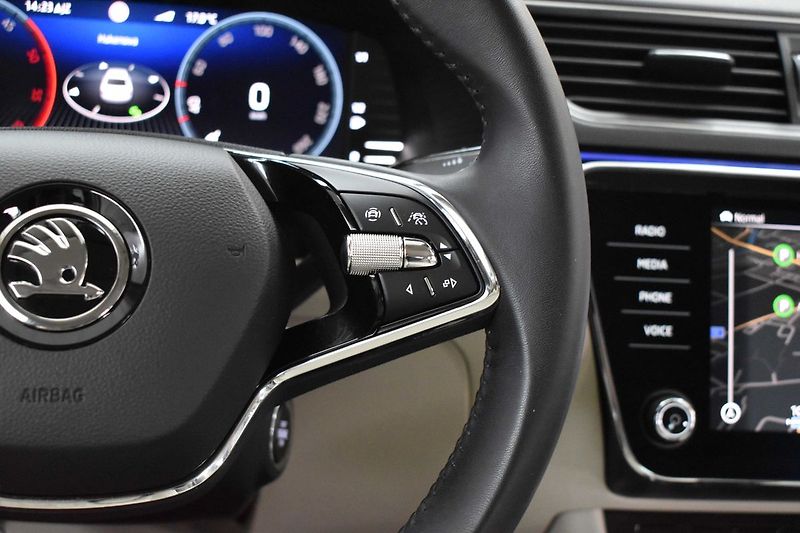 Škoda Superb 2.0 TDI L&K*TAŽNÉ*DPH*ČR 1.MAJ - fotka 25 z 52