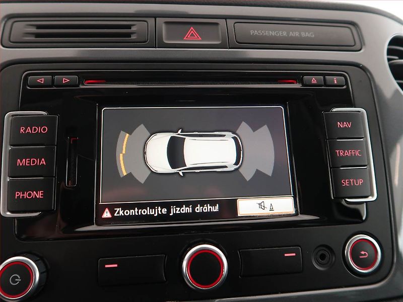 Volkswagen Tiguan (2014) 2.0 TDI, 4X4, Navi, Tempomat - fotka 17 z 18