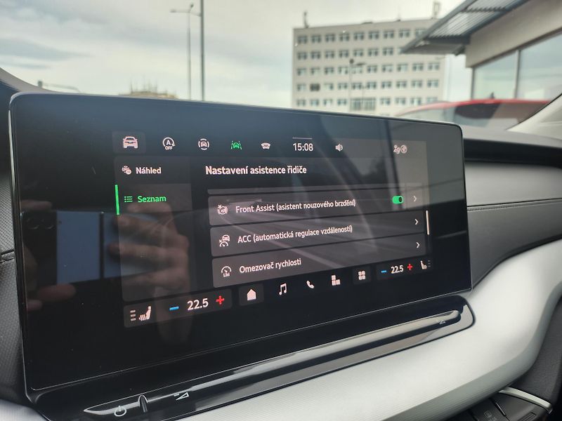 Škoda Octavia Selection 1.5 TSI 110kW - fotka 16 z 26
