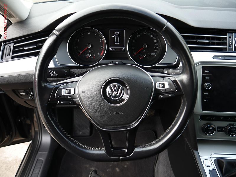 Volkswagen Passat (2017) 1.4 TSi, Comfortline, navi - fotka 16 z 19