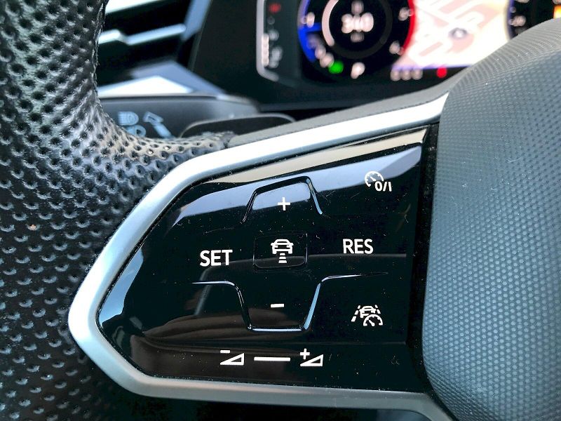 Volkswagen Arteon (2022) R-LINE 2,0 TDI 7DSG - fotka 17 z 25