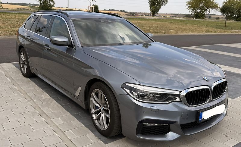 BMW Řada 5 (2017) BMW 540i Tour, noční, nez.tope - fotka 3 z 14