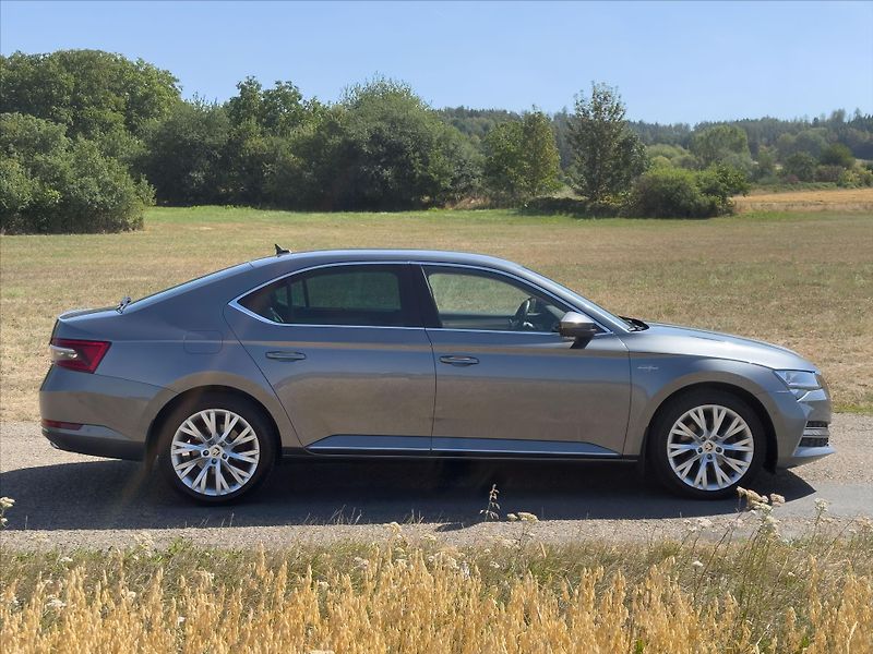 Škoda Superb 2,0 TDI 147kW DSG 4x4 L&K DPH - fotka 8 z 40