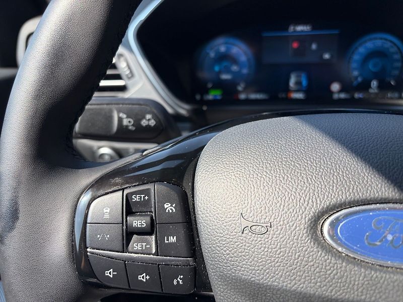 Ford Kuga AWD HEV TITANIUM CZ TOP VÝBAVA - fotka 13 z 19