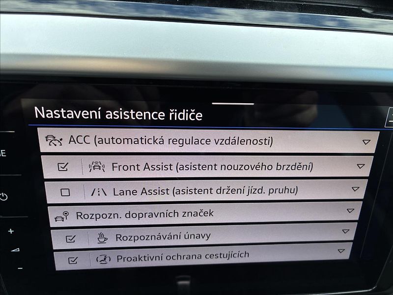 Volkswagen Arteon 2,0 TSI 140 KW REZERVACE - fotka 31 z 38