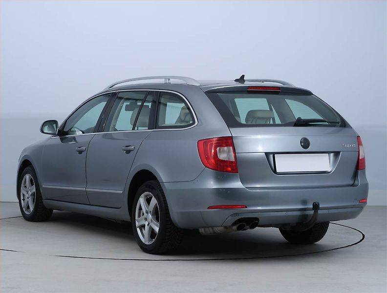 Škoda Superb (2009) Elegance 2.0 TDI, 4X4 - fotka 4 z 20