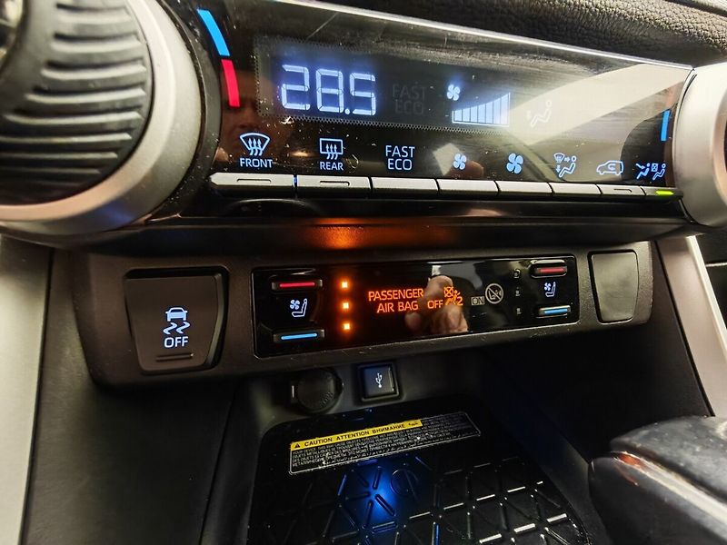 Toyota RAV4 Executiv, 4x4, Hybrid - fotka 34 z 43