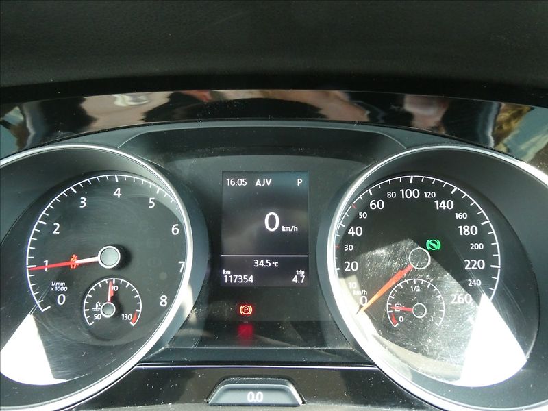Volkswagen Touran 1,4 TSi 110kW DSG,LED,serviska - fotka 41 z 49