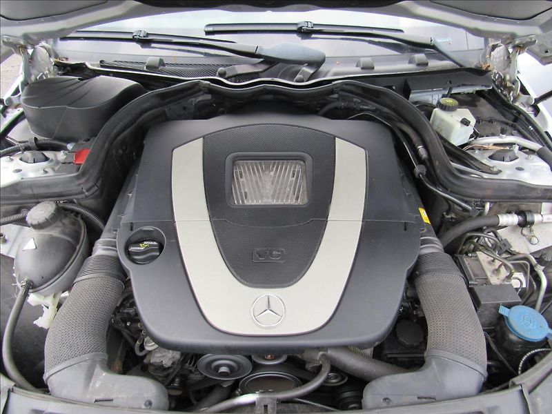 Mercedes-Benz Třídy C 2,5 i C 230 V6 150kW Automat - fotka 30 z 33