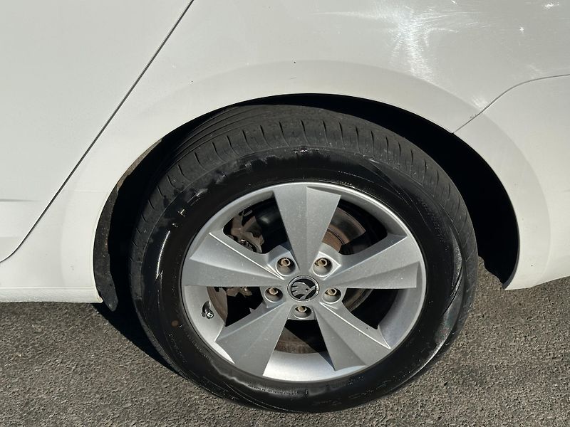 Škoda Octavia (2014) KOMBI 4x4 *1.6TDI/77kW *2.Maj - fotka 36 z 38