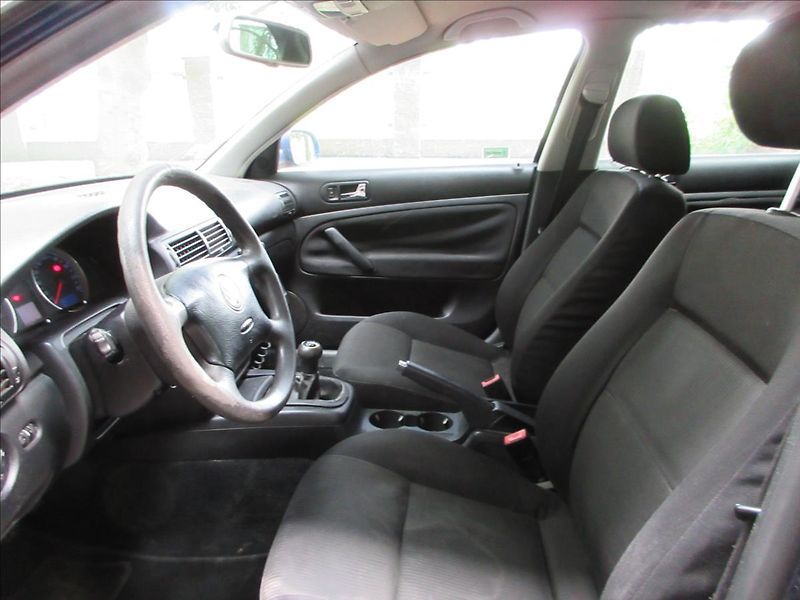 Volkswagen Passat 1,9 TDi, Klima, Vyhř. sed. - fotka 11 z 25