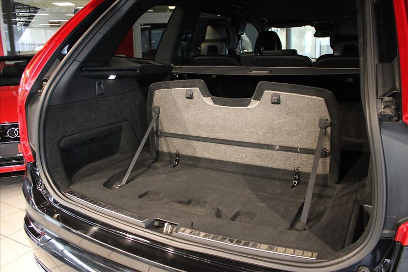 Volvo XC90 B5 AWD R Design PilotAssist/DP - fotka 28 z 32