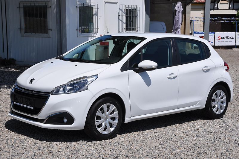 Peugeot 208 1.2i 60kW - fotka 1 z 12