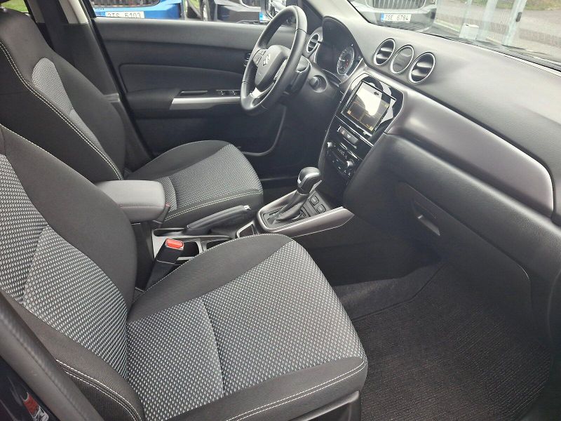 Suzuki Vitara (2024) Premium Hybrid Automat - fotka 13 z 35