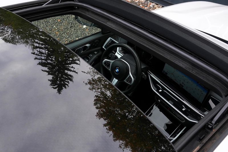 BMW X7 40d xDrive, Masáže, Skylounge - fotka 47 z 47