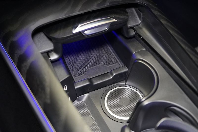 Mercedes-Benz Třídy E 220d 4MATIC, KEYLESS,DISTRONIC - fotka 39 z 43