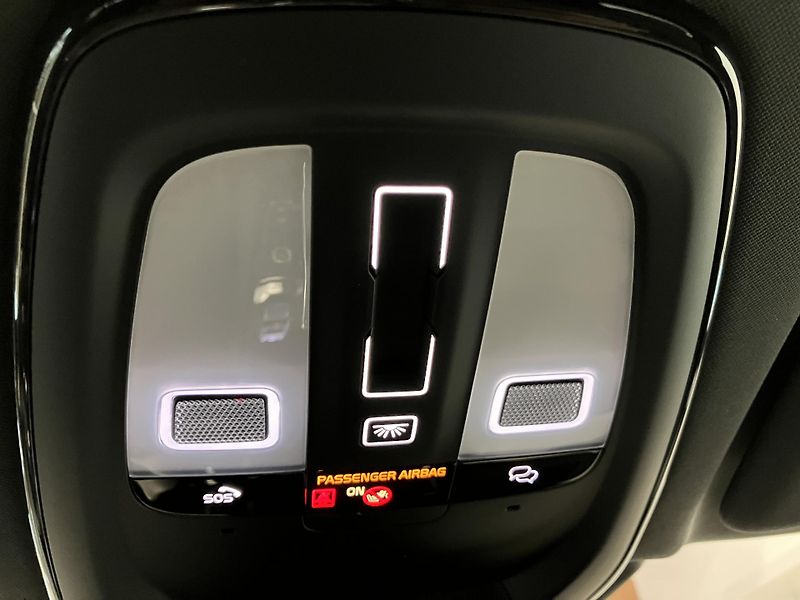 Volvo XC60 T6 AWD Black Edition Plus AT8 - fotka 46 z 47