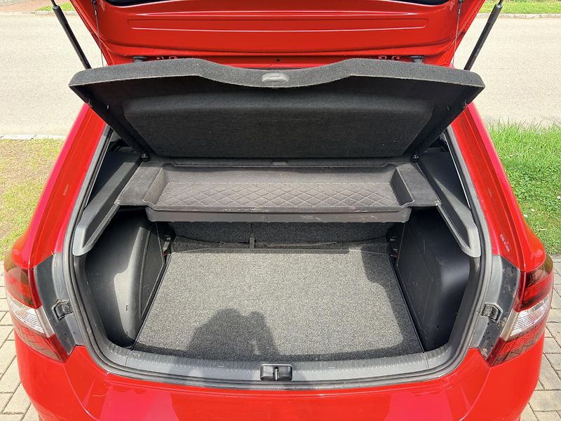 Škoda Rapid 1.6TDI DSG MONTE CARLO - fotka 30 z 35
