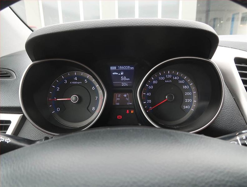 Hyundai i30 (2016) 1.6 MPI, Tempomat - fotka 11 z 16