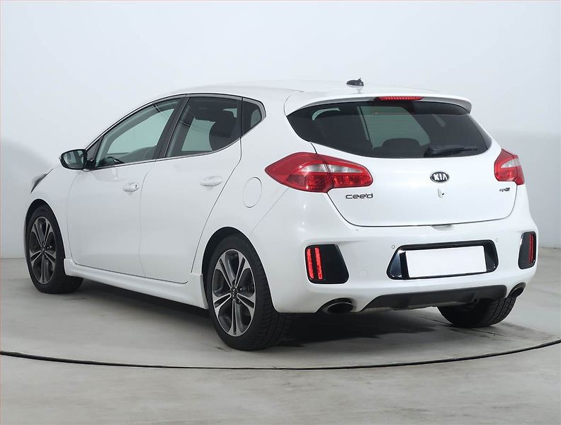 Kia Ceed (2016) GT Line 1.0 T-GDI, Navi - fotka 4 z 22