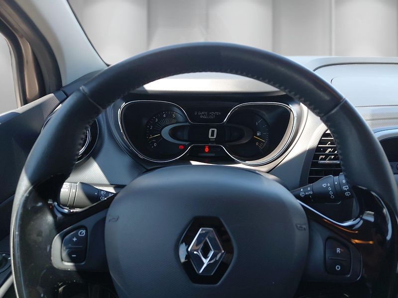Renault Captur (2013) 1,5 DCi 66 kW LIMITED - fotka 16 z 23