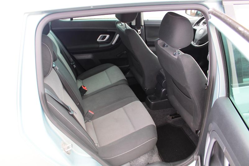 Škoda Fabia (2009) 1,2i SPORT KLIMA EL.OKNA ALU - fotka 12 z 16